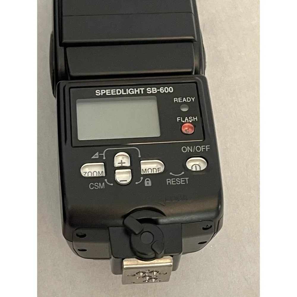 Nikon Speedlight SB-600 Shoe Mount Flash With Case